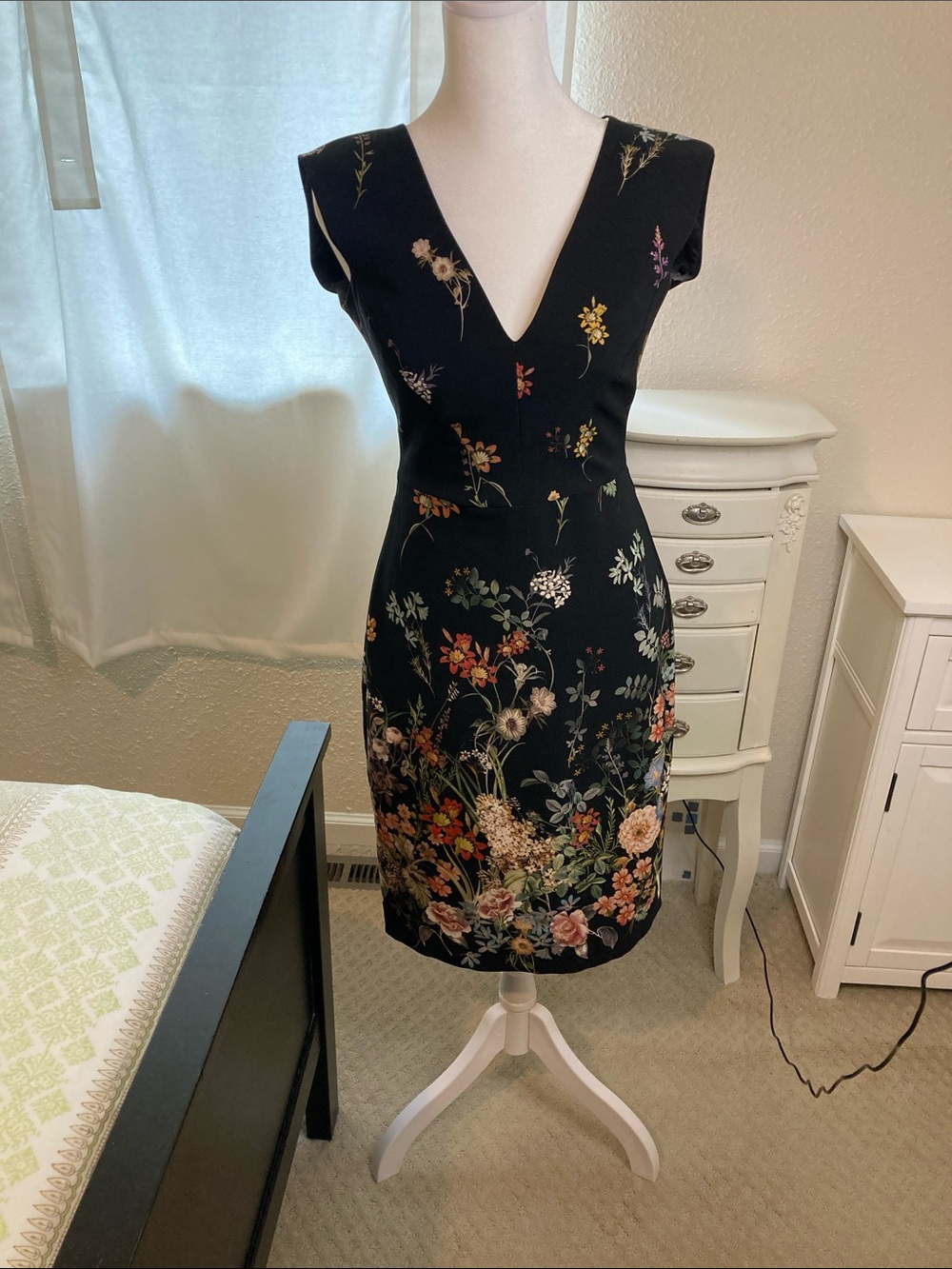 Zara Black Floral V-Neck Fitted Midi Dress